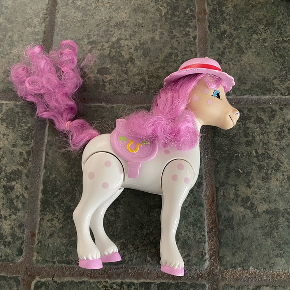 Bandai Strawberry Shortcake Milkshake Pony and Angel Cake Doll - Picture 2 of 9